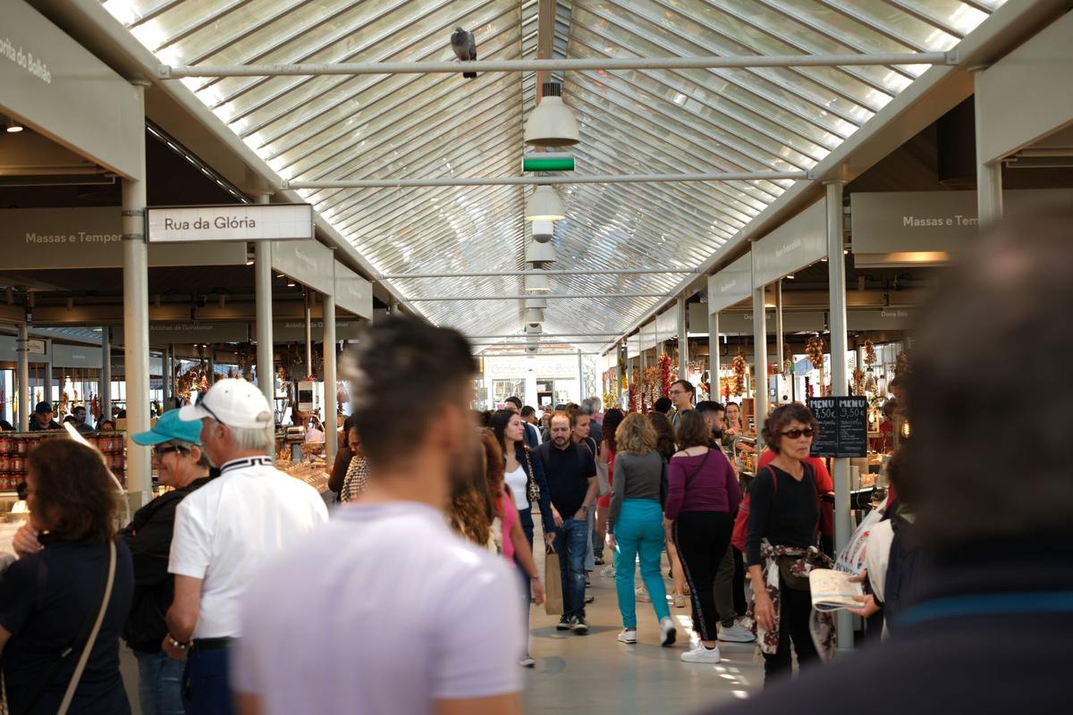 Mercado do Bolhão regressa ao funcionamento normal